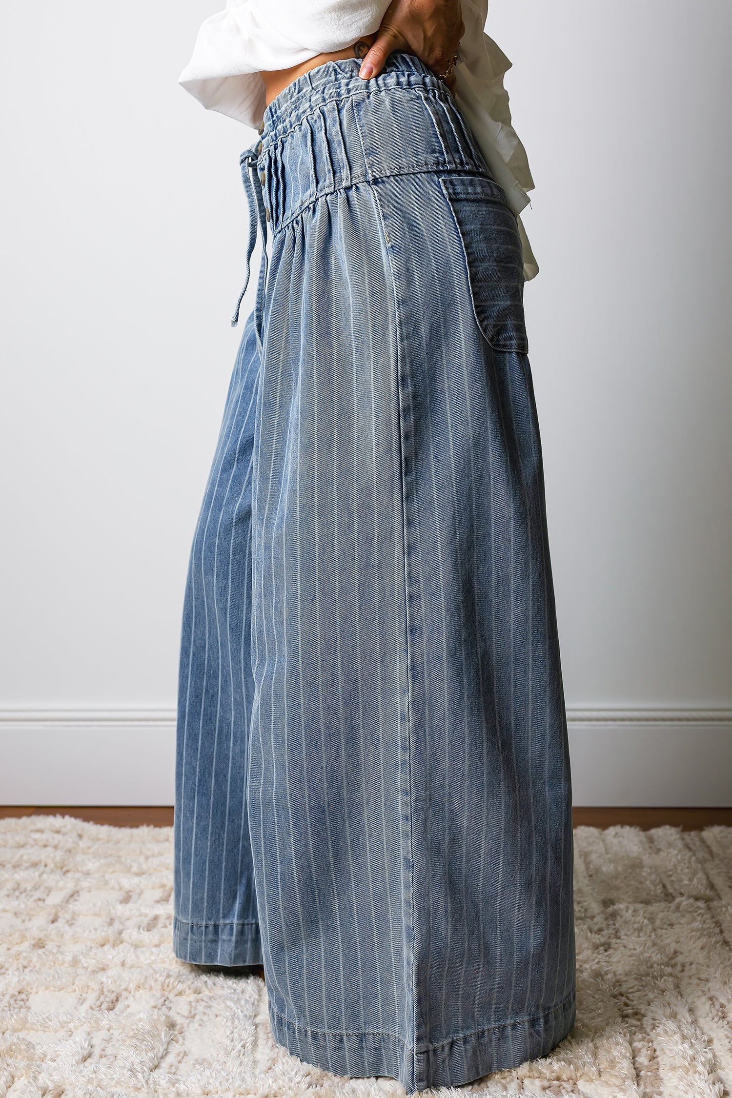 Stripe Buttoned High Waist Pleated Wide Leg Jeans